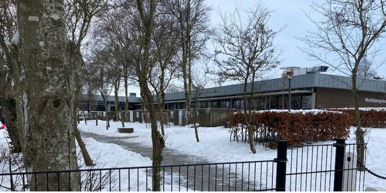 Smitten accelerer: Skole lukker ned