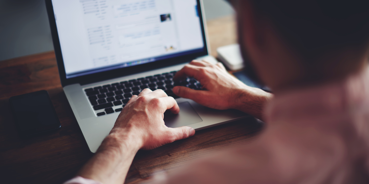 Forsker melder ud: Denne simple øvelse, du kan lave ved dit skrivebord, hjælper med at forbrænde fedt i timevis.