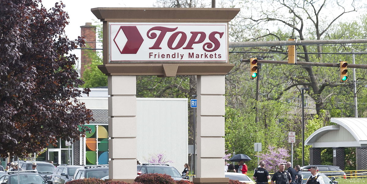 10 personer dræbt efter skyderi ved supermarked