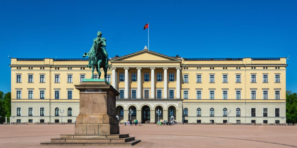 Statsoverhoved fortsat syg efter coronasmittet minister besøgte Slottet