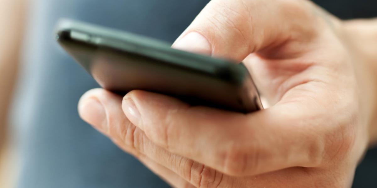 Far opdagede SMS på søns telefon: Tvang ham til at gå til politiet