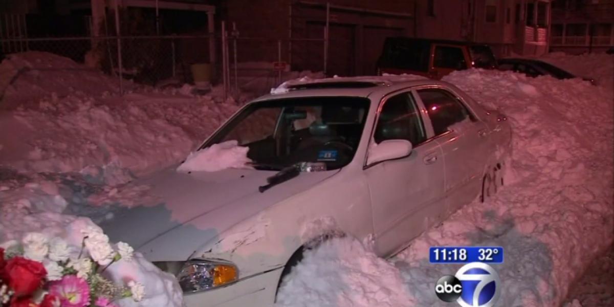 Far steg ud af bilen for at skovle sne – da han satte sig ind igen var familien død