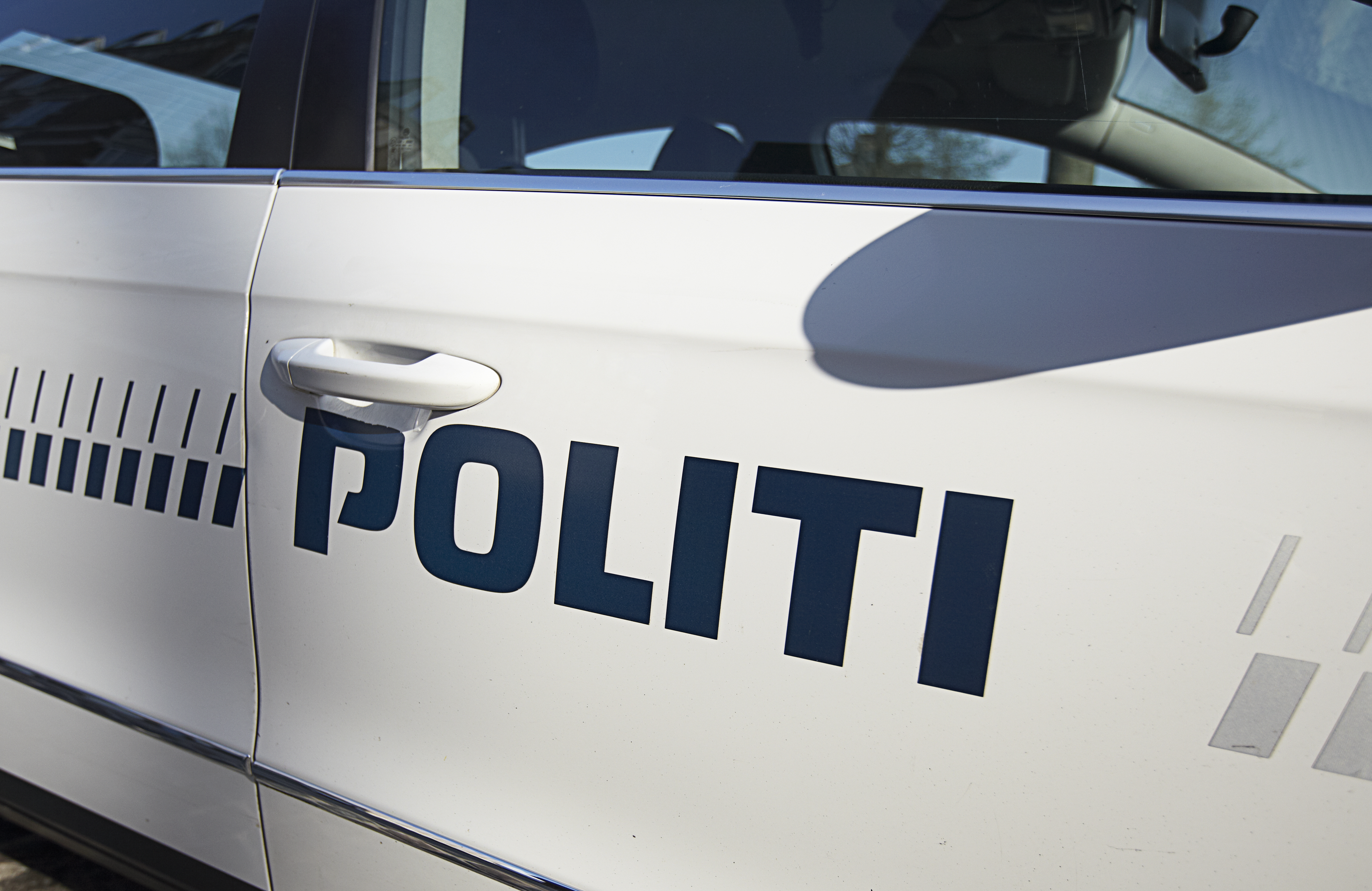 Lur på bagsædet gav kæmpe regning, da betjente vækkede sovende mand i bil ved Netto