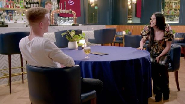 Afslører følelser for stedbror på tv