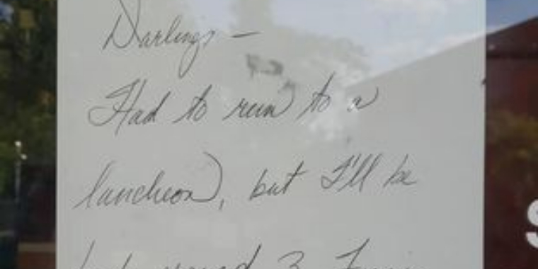 Butiksejers seddel i vindue får folk til tasterne