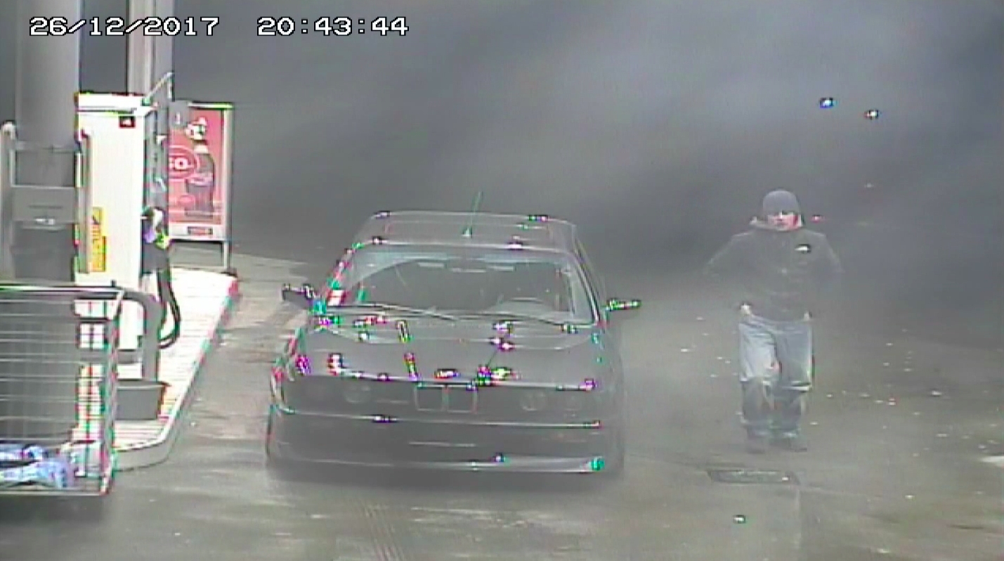 Politiet beder om hjælp: Hvem er føreren af denne BMW?