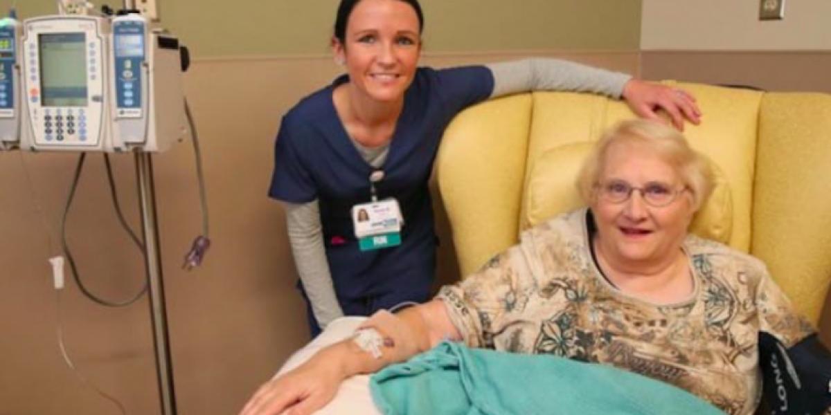 Sygeplejersken får en sær fornemmelse af patient – da hun siger hendes navn, forstår hun hvorfor