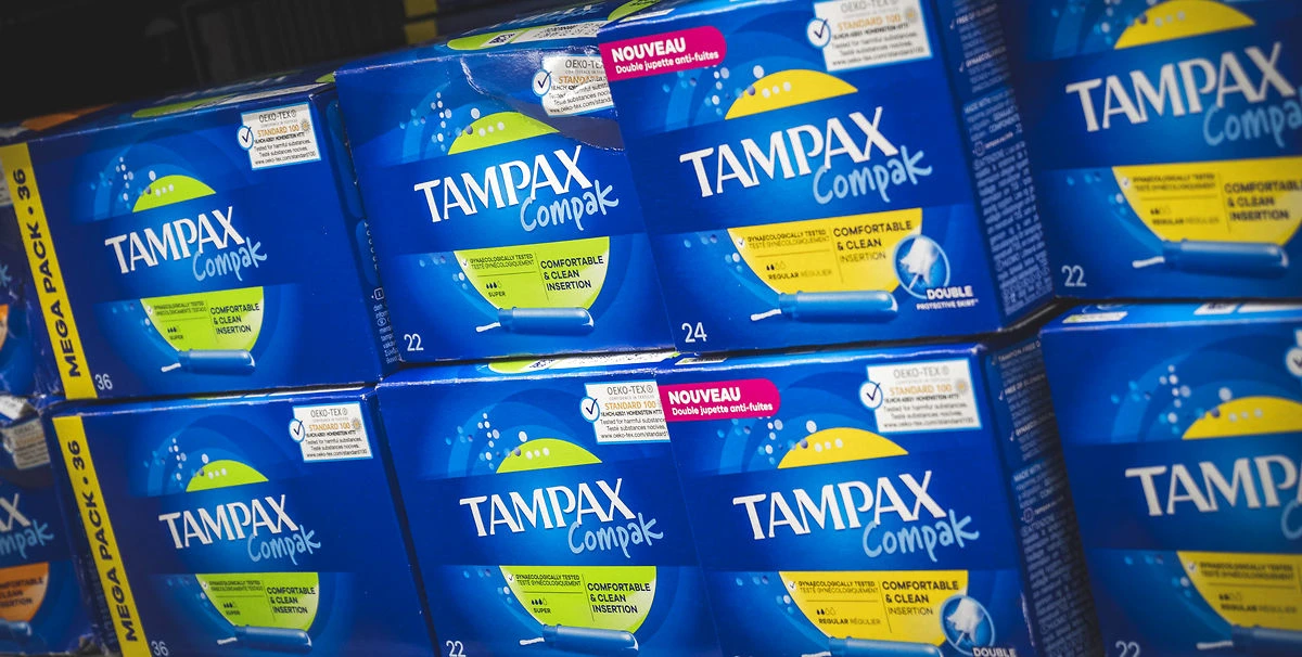 Mor sender sin 13-årige datter i supermarkedet for at købe tamponer – går ikke helt som planlagt