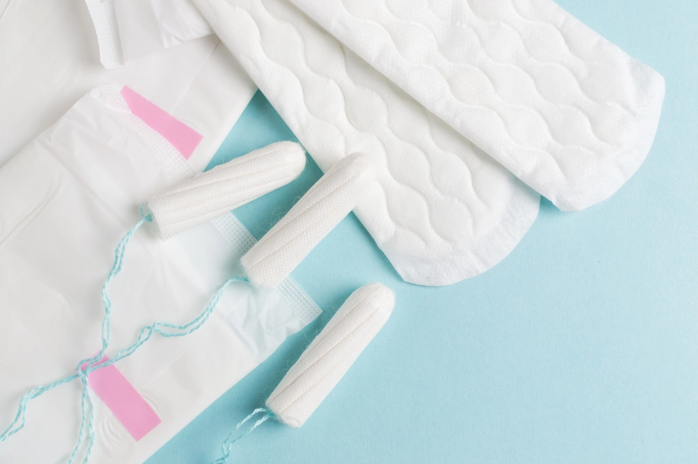 Ny lov vedtaget: Gratis bind og tamponer til alle