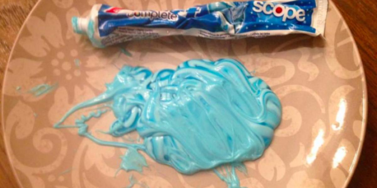 Mors alvorsord går viralt: Denne tube tandpasta kommer du til at huske resten af dit liv