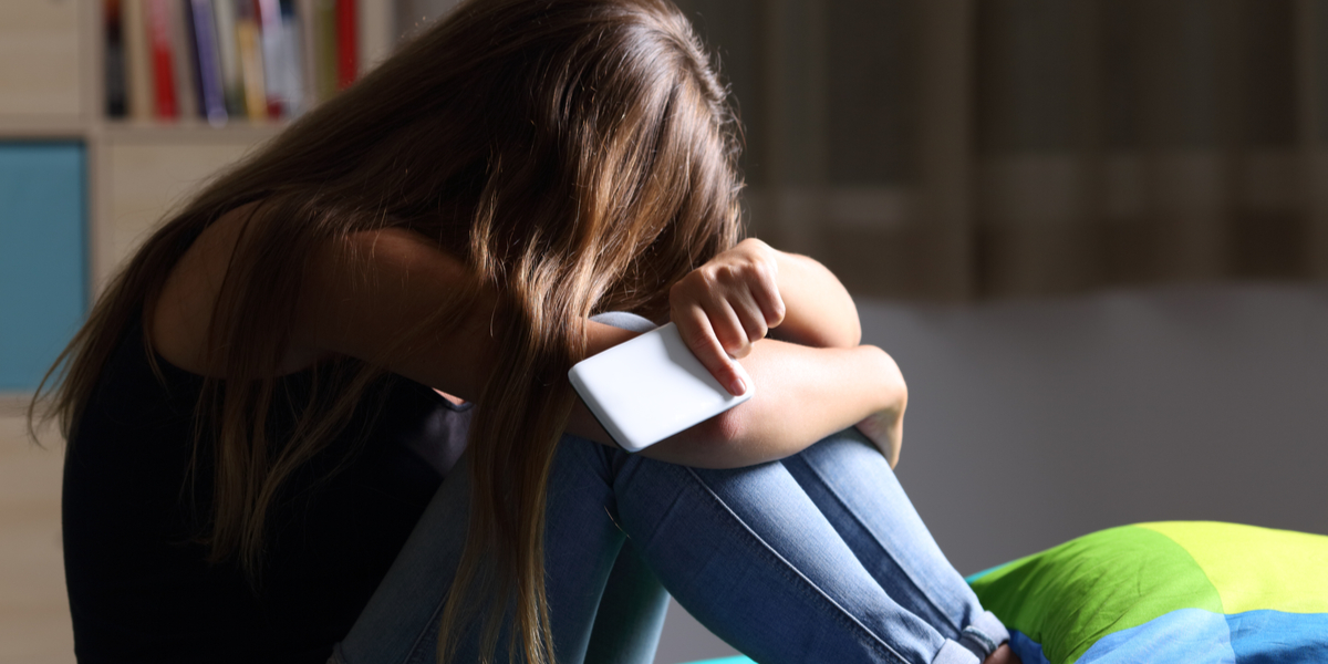 Teenage-pige bliver mobbet anonymt på nettet: Pigen får et chok da hun finder ud af hvem det er