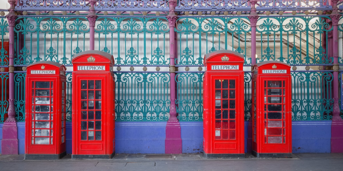 Forbyder lukning af 1.400 telefonbokse
