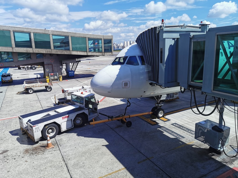 Politiet stormer fly kort før afgang: Kidnappet fireårig pige var ombord