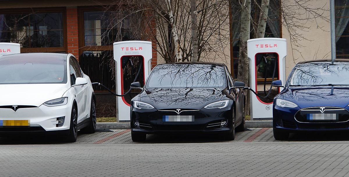 Grim ladefejl: Tesla-ejer fik regning på 4.100.000 kroner