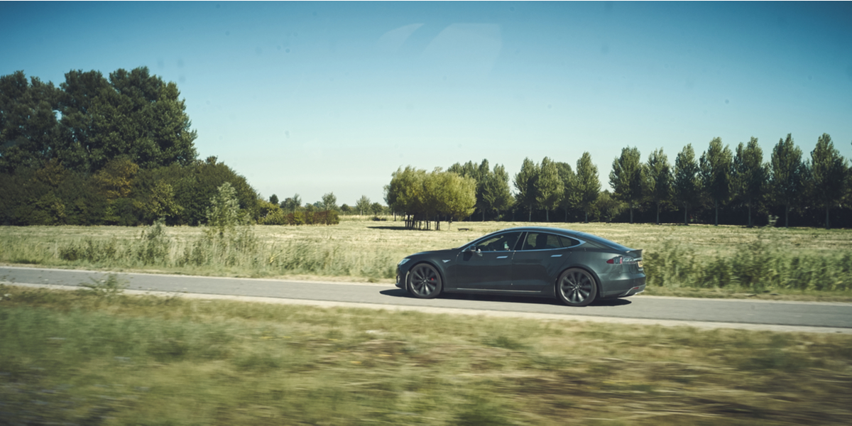 Var træt af forankørende Tesla: Det kostede ham 2.500 kroner og klip i kortet