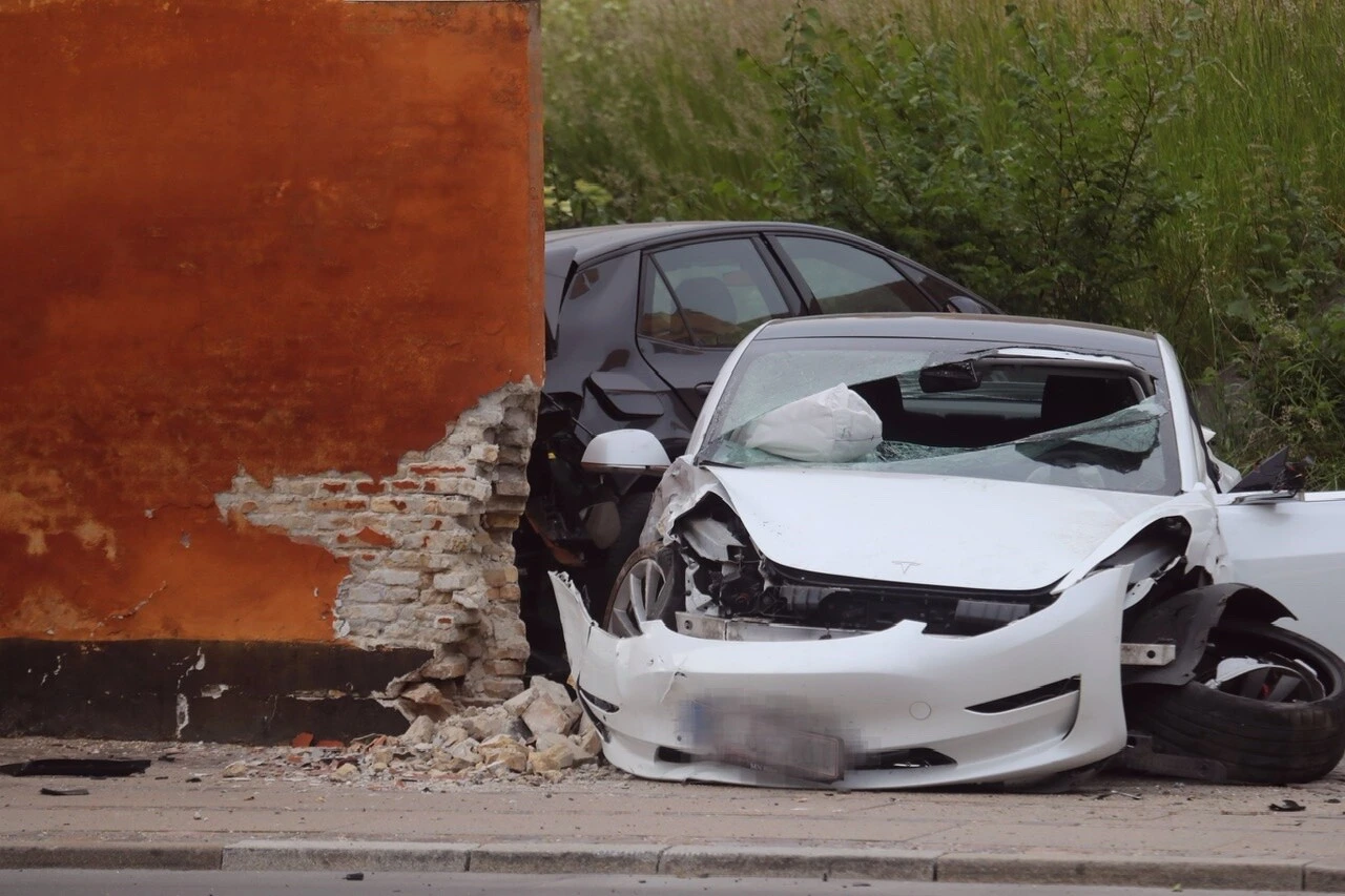 Ung mand i Tesla ville flygte fra politiet: Det endte helt galt