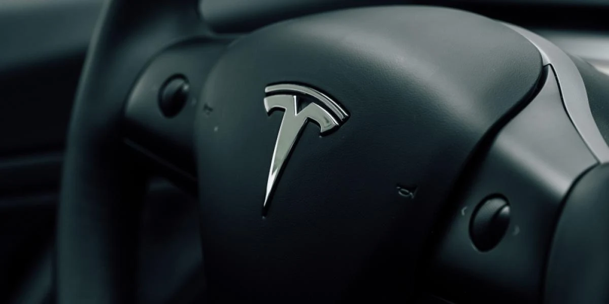 Nu er den gal igen: Tesla tilbagekalder over 350.000 biler