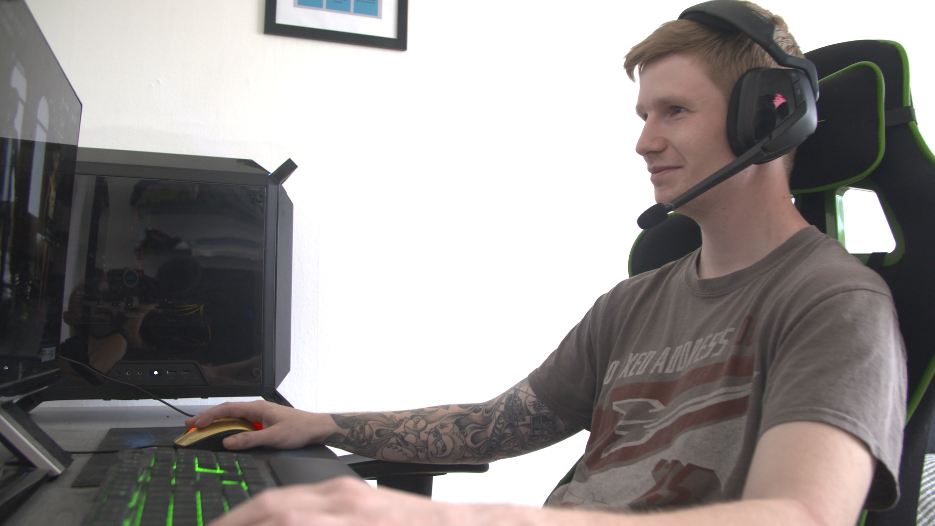 Luksusfælden i aften: Anders gamer 70 timer om ugen og lever af pizza