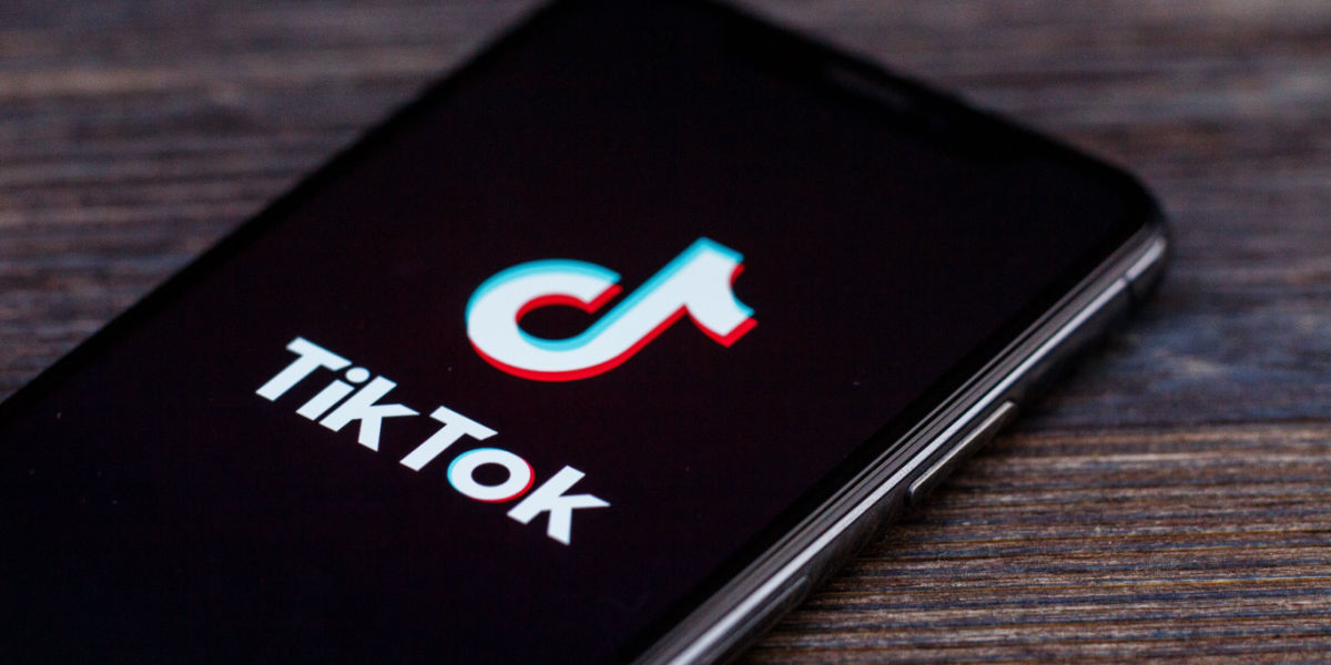 19-årige Renna dør efter TikTok-trend: Forældre advarer nu mod livsfarlig trend blandt unge