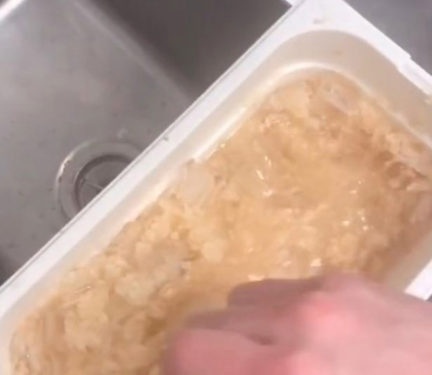 McDonald’s ansat afslører hvordan de ‘laver’ deres løg: ‘Jeg har stadig kvalme’