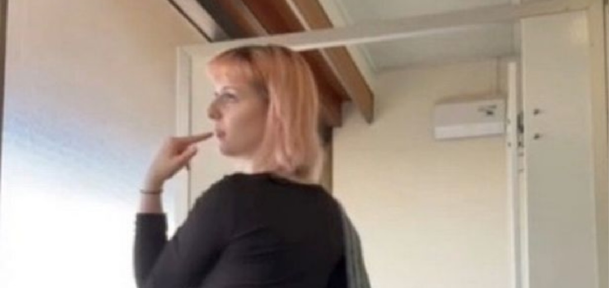 Kvinde fik advarsel for upassende arbejdstøj: Du gætter aldrig, hvad hun så gjorde