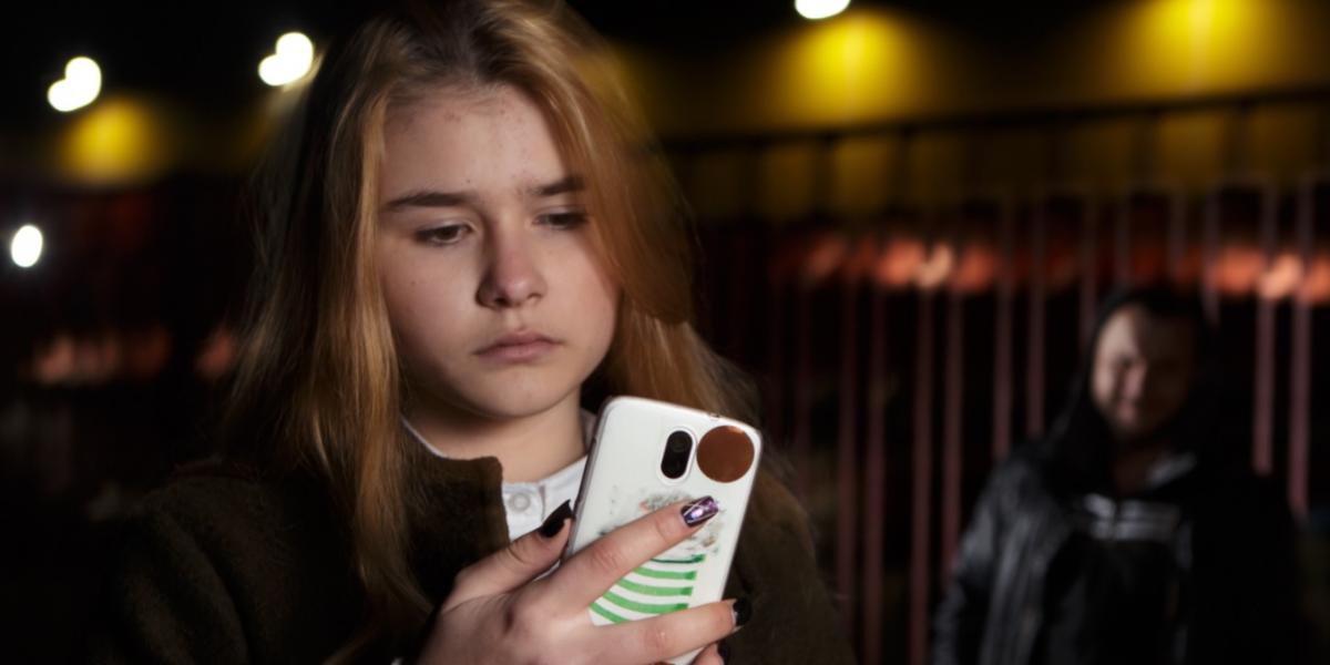 Hun skulle på Tinderdate med dejlige James: Nu advarer hun andre