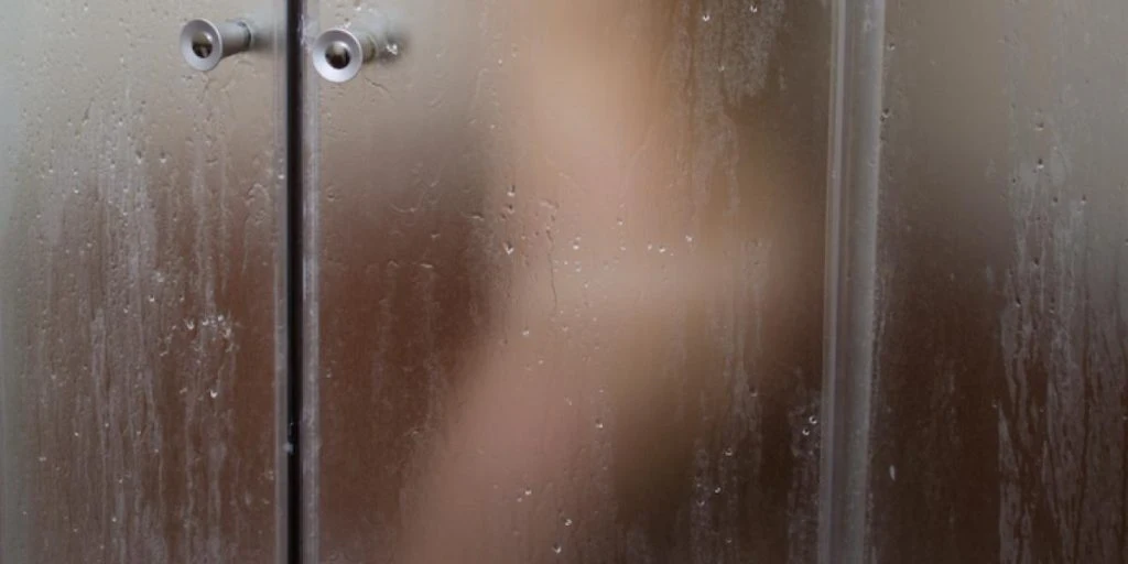 Her er en vigtig besked til dig, der tisser i badet