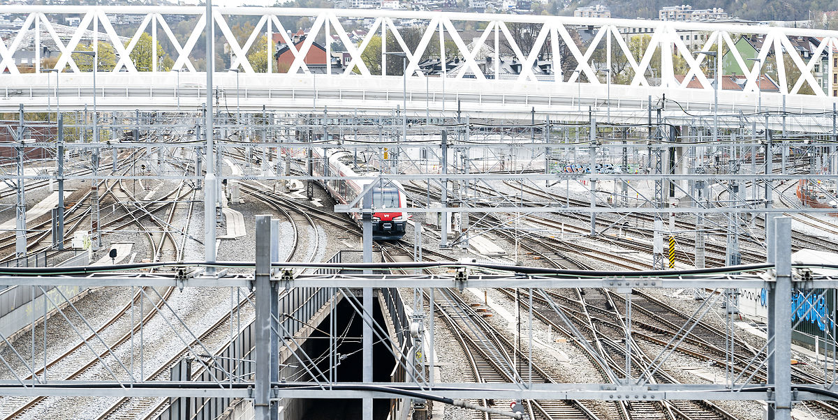 Trafikselskab med provokerende reklame: Din kone kan sagtens tage toget