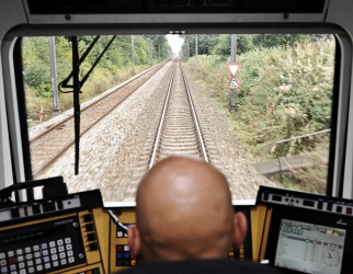 Livsfarlig spøg: 19-årig blændede togfører med laserlys – så handlede logoføreren hurtigt