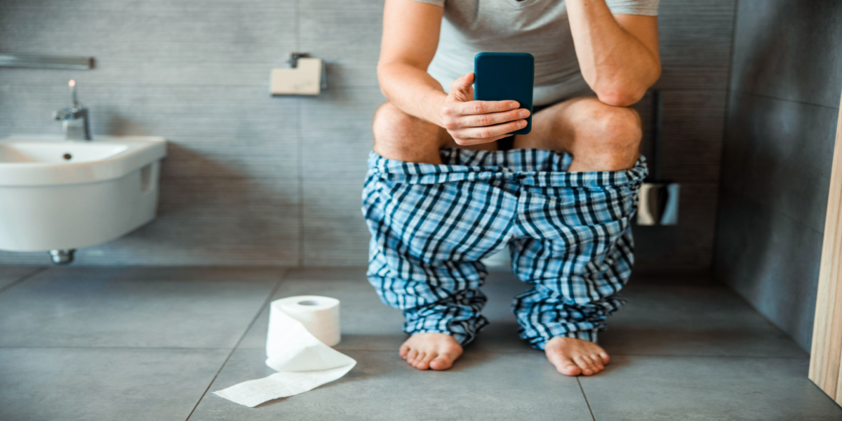 Læge advarer: Du skal aldrig sidde på toilettet mere end 10 minutter