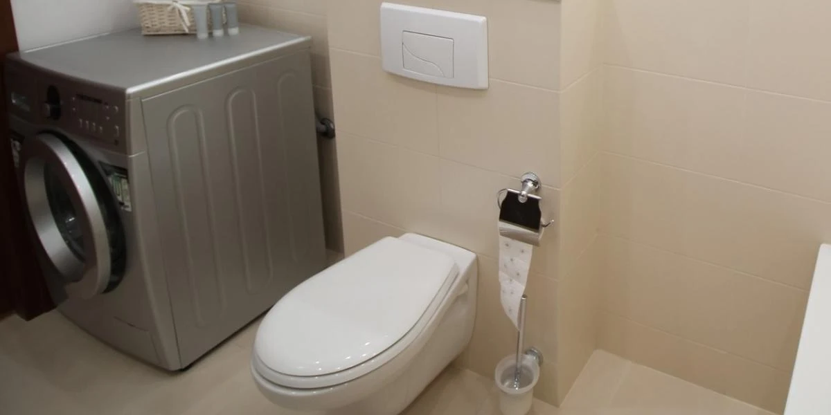 44-årig mand skulle på toilettet: Blev dybt chokeret, da han så hvad der kom ud