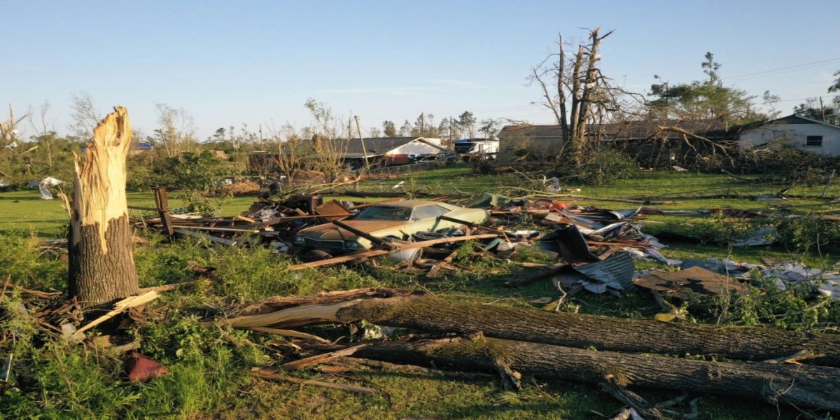 Tornado dræber mindst 23: Flere kan være døde