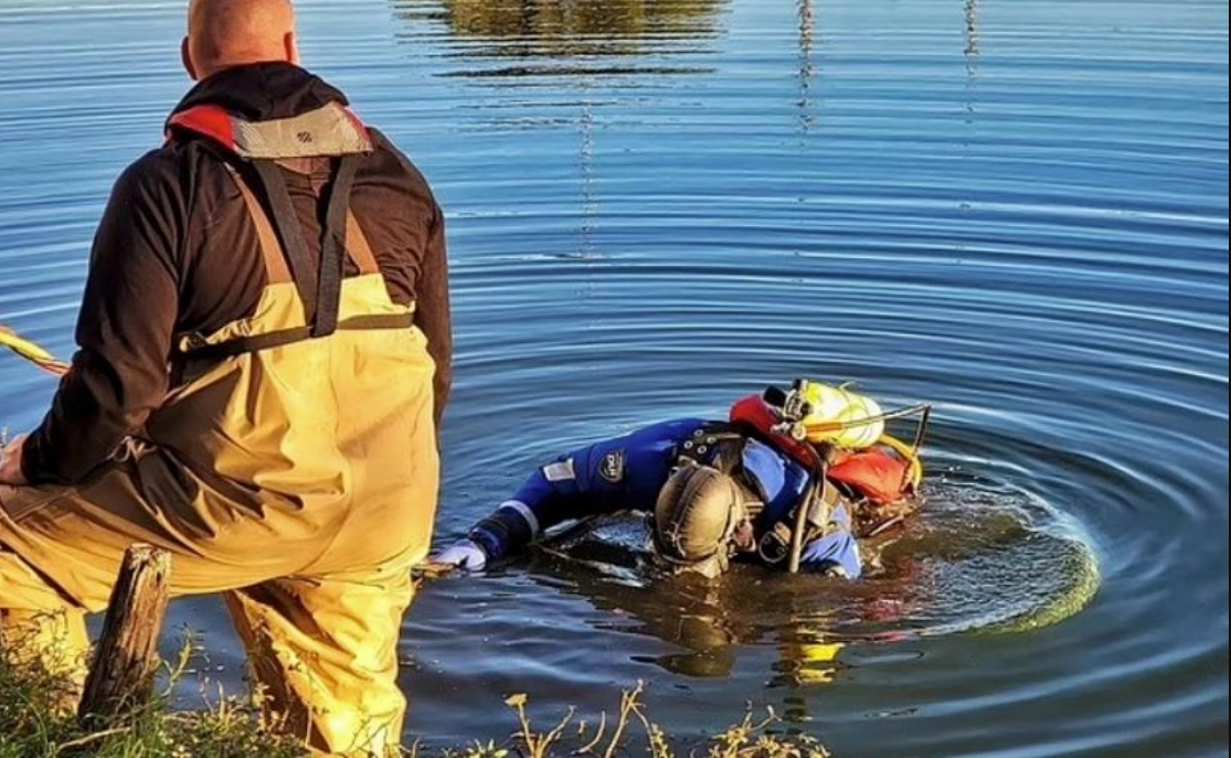 Mand kastede mursten gennem en glasdør: Endte død og nøgen i en sø