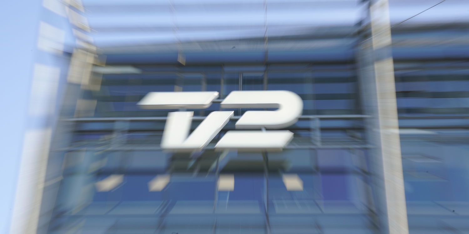TV2-værter sammen med samme 20 år yngre elev : TV2 fyrede mænd for det samme – men ser gennem fingre med kvindernes forhold