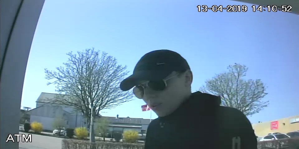 Efterlysning: Politiet leder efter denne unge mand. Kan du hjælpe?