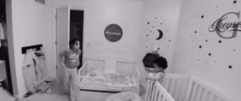 Mor tjekker babymonitoren kl. 03: Det hendes 10-årige søn gjorde, rørte hende til tårer