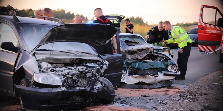 Voldsomt uheld: To personer kæmper for livet