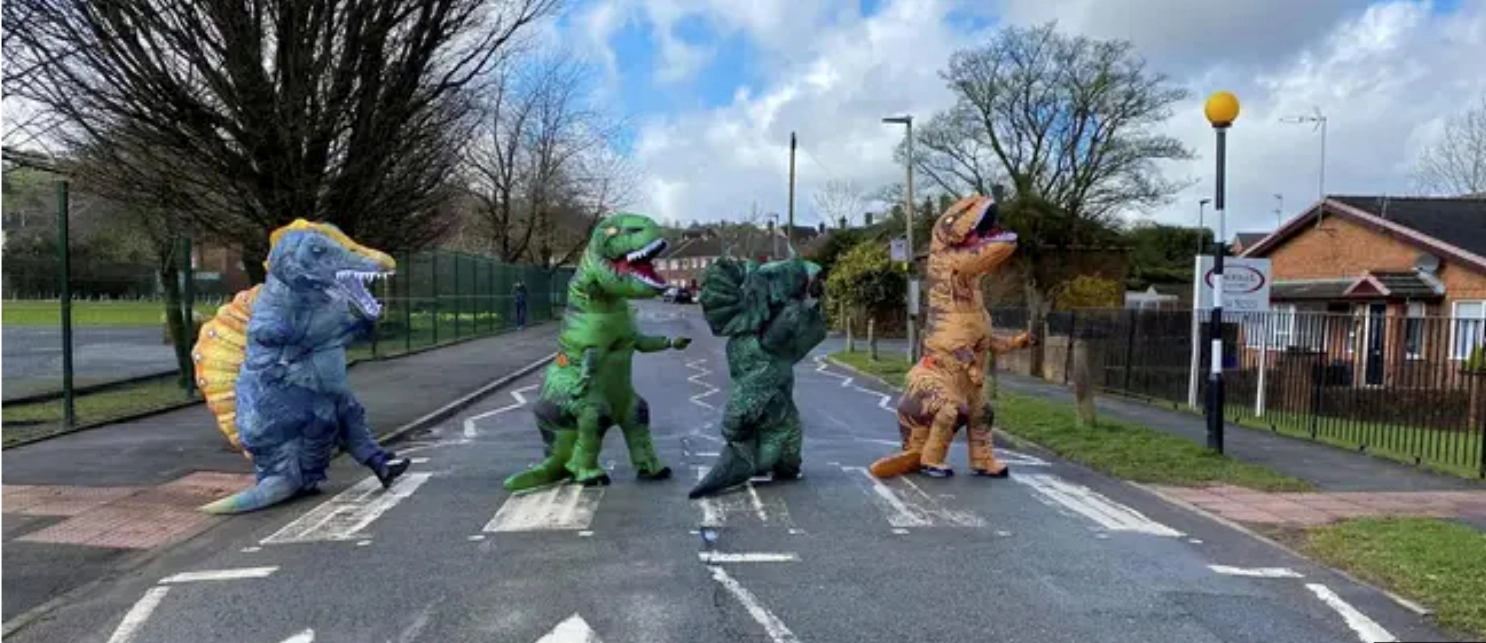 Ville glæde børn med dino-kostumer: Så blev politiet tilkaldt