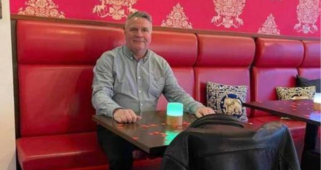 Opfordrer butikker til at åbne: Iscenesætter falsk restaurantbesøg