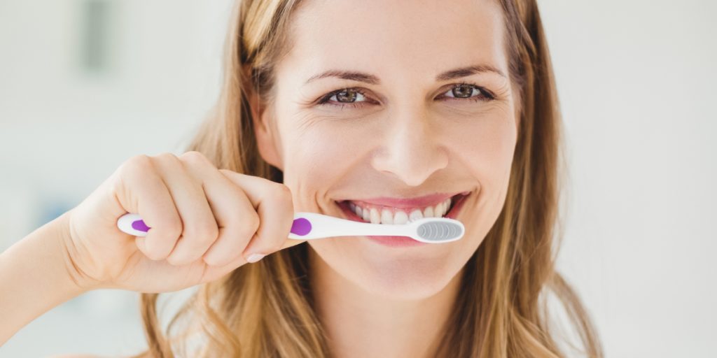 Tandlæge udsender advarsel: Brug ikke denne tandbørste