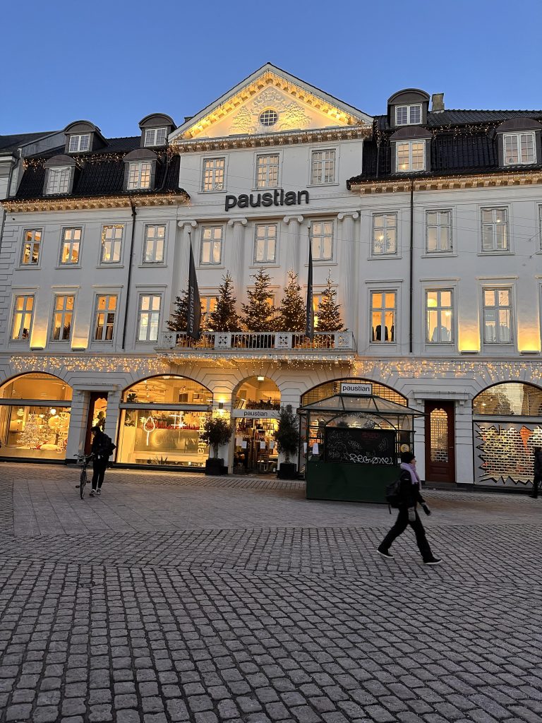Populær butik deler trist nyt om konkurs – men seddel i vinduet gemmer på godt nyt til danskerne op til jul