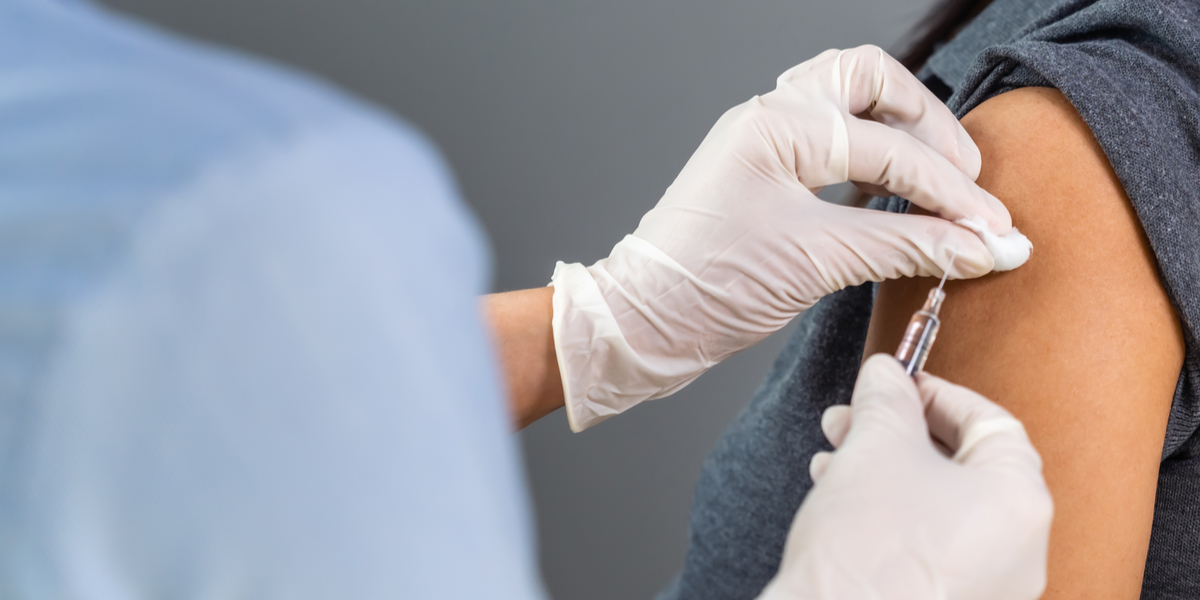Ufaglærte vaccinerer i stor stil: Højere timeløn end uddannet personale