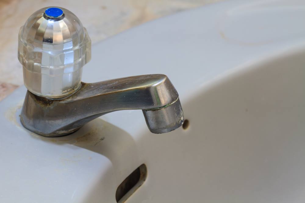 Mand rensede sin næse med vand fra vandhanen: Det fik fatale konsekvenser