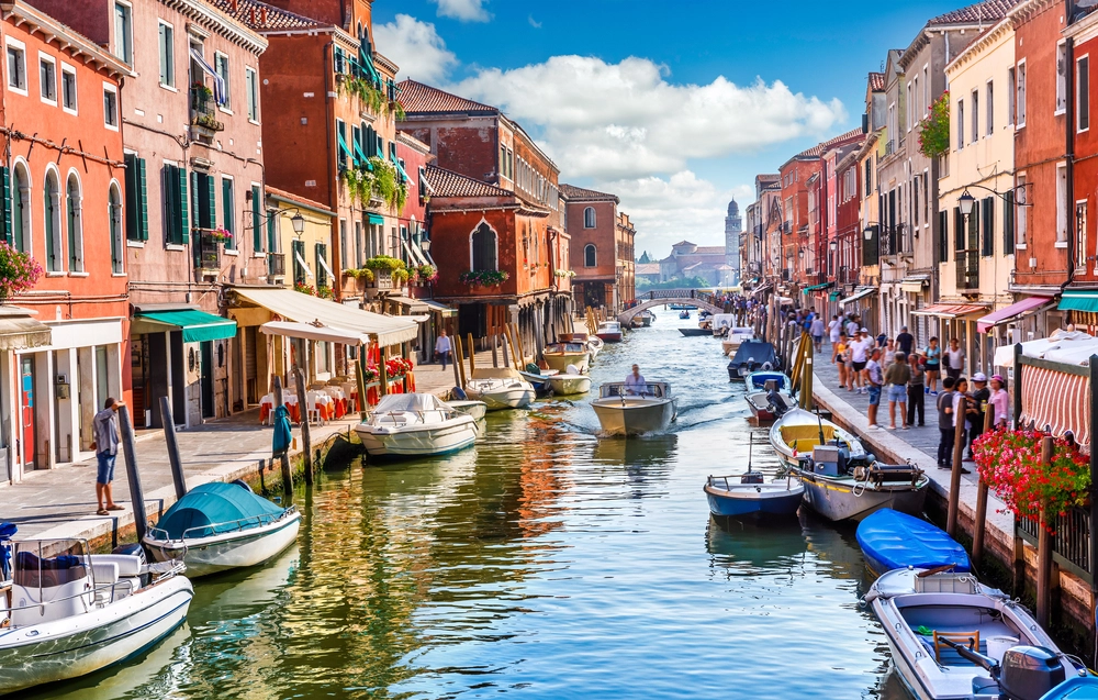 Turist smidt ud af Venedig for at bade topløs