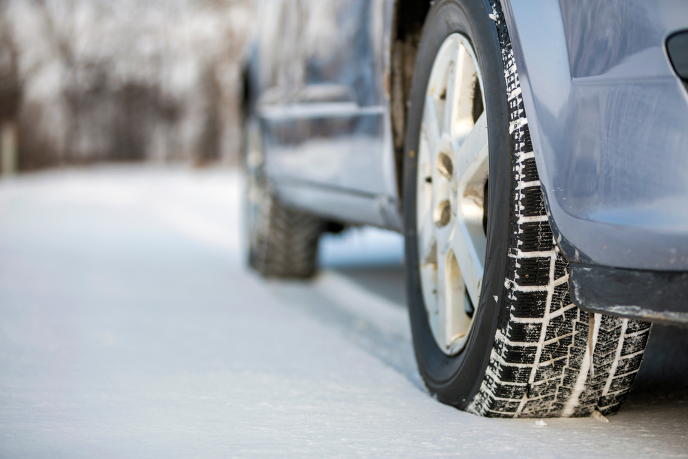 Har du fået vinterdæk på bilen? Nu nærmer de første nætter med frost sig, siger DMI