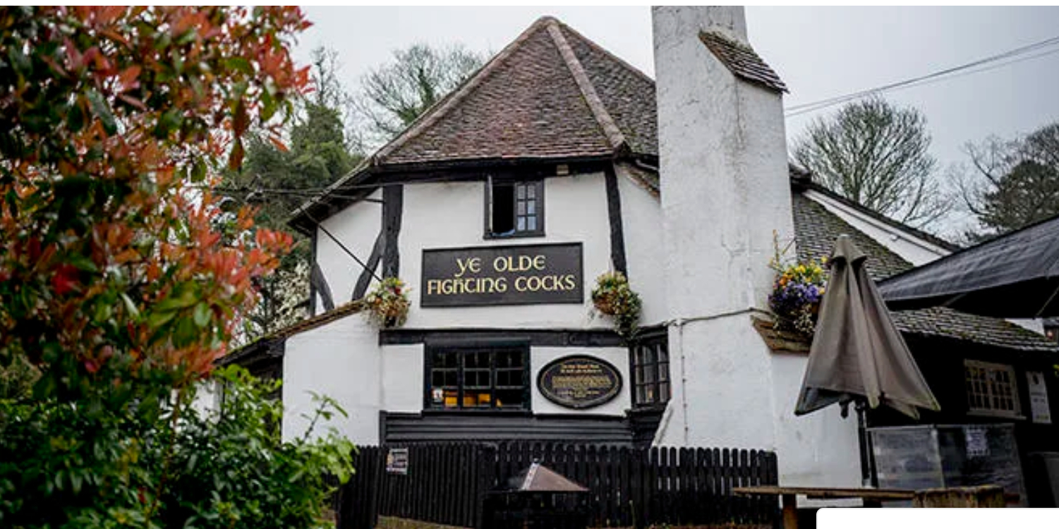 1200 år gammel historisk pub lukker: Peger på regeringens coronarestriktioner som årsag