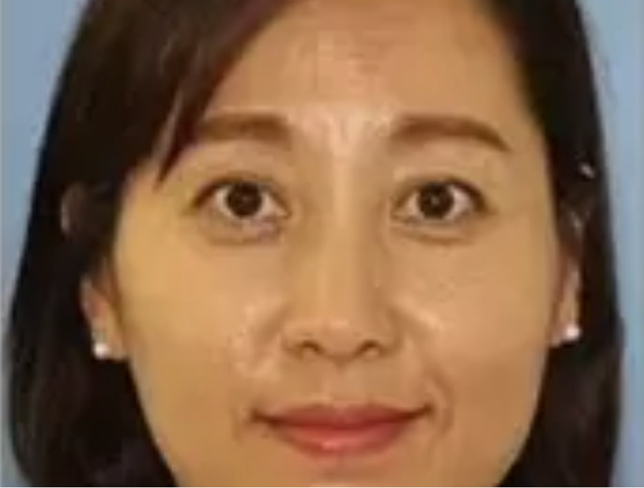 Kvinde stukket og begravet levende af hendes mand: Hendes ur ender med at redde hende